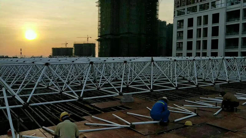 诸城螺栓球网架安装现场